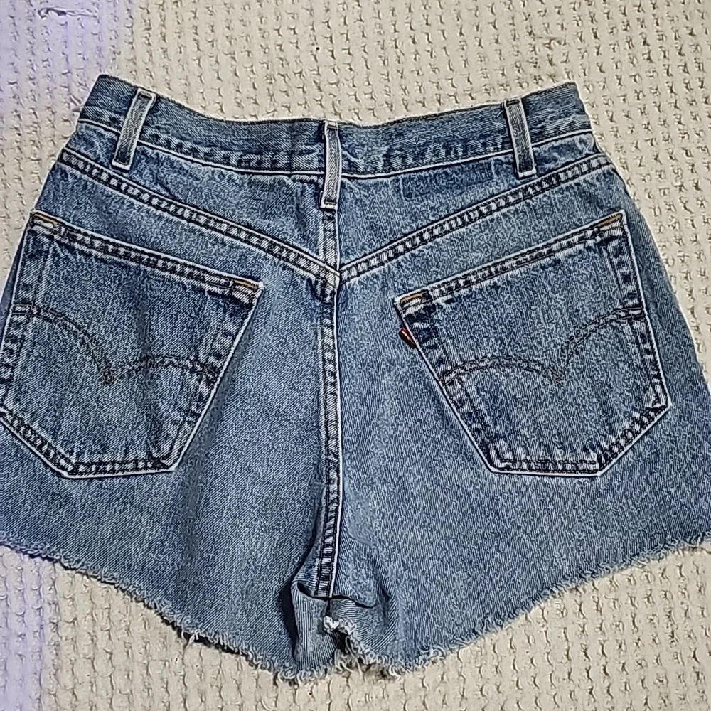 Levi's jeans shorts raw hem sz 32 - Picture 8 of 8